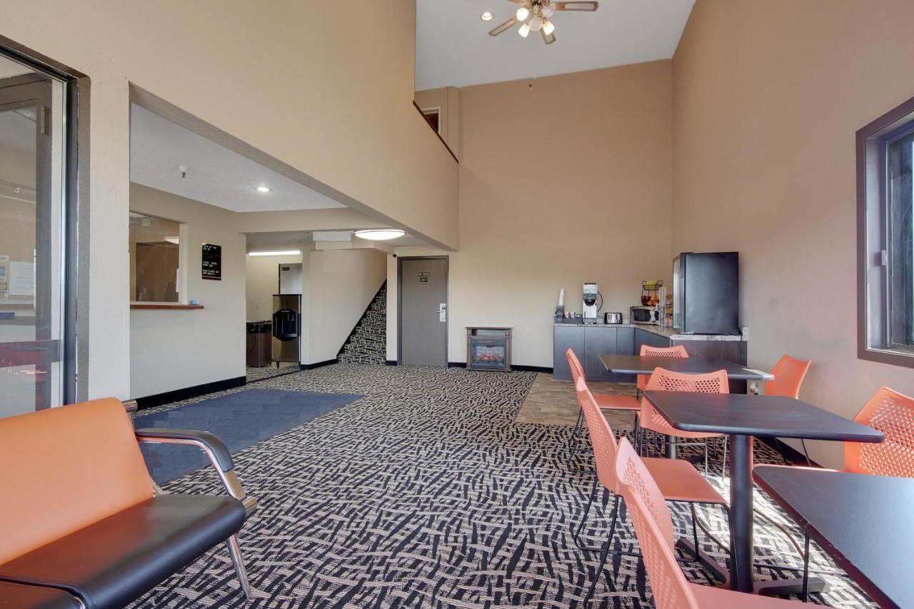 Americas Quality Inn & Suites - Finlayson Buitenkant foto